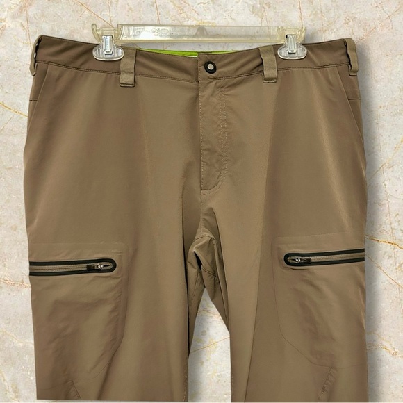 REI Men's Brown Cargo Pants. Size 36 x 32 - Picture 4 of 7